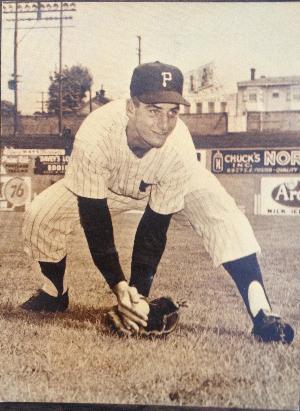 1961 Union Oil 76 Portland Beavers Gerry Buchek